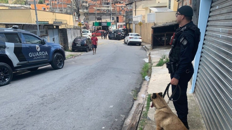Agente do Canil da Guarda Municipal de Jundiaí.