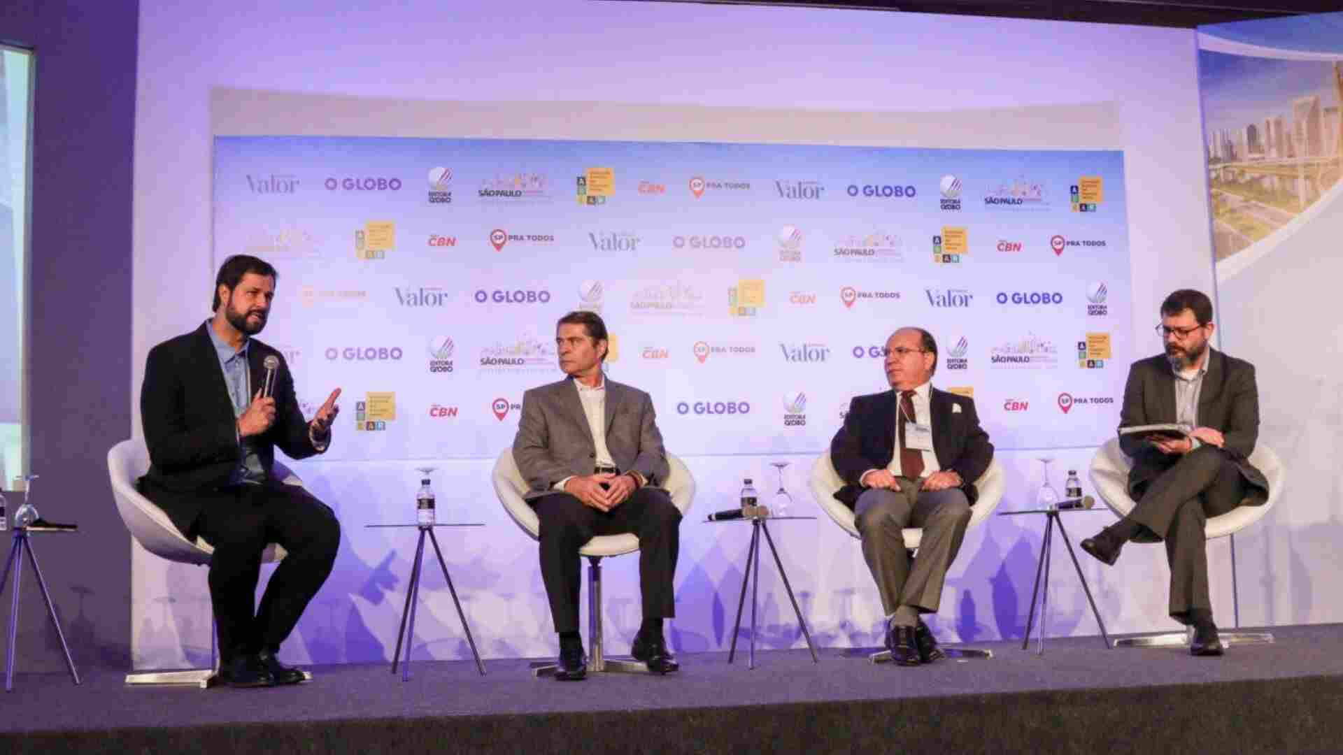 Prefeito Luiz Fernando fala sobre o turismo local ao lado do presidente do Wet’n Wild