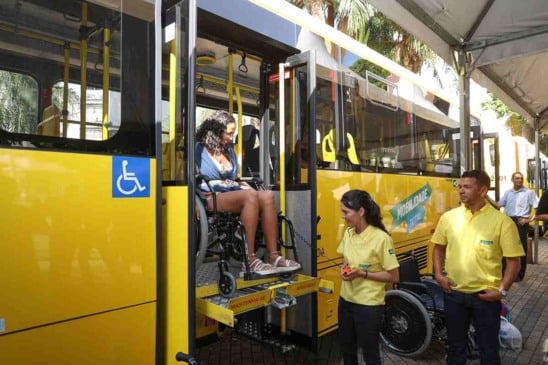 Pessoas também fizeram simulação como cadeirantes (Foto: Prefeitura de Jundiaí)