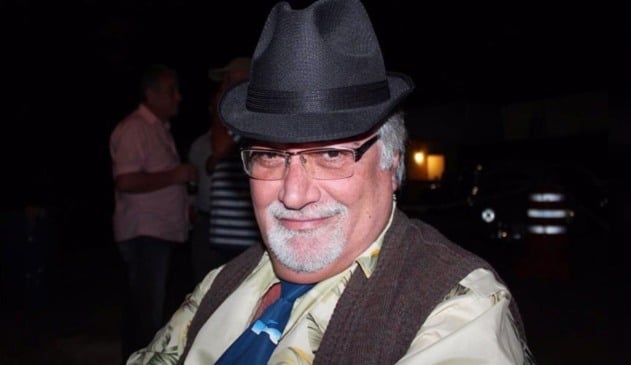 Foto de homem de chapéu