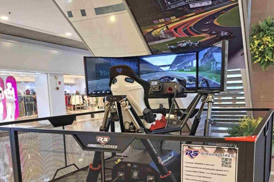 Fãs de velocidade podem experimentar a emoção de pilotar um carro de corrida no Maxi Shopping Jundiaí