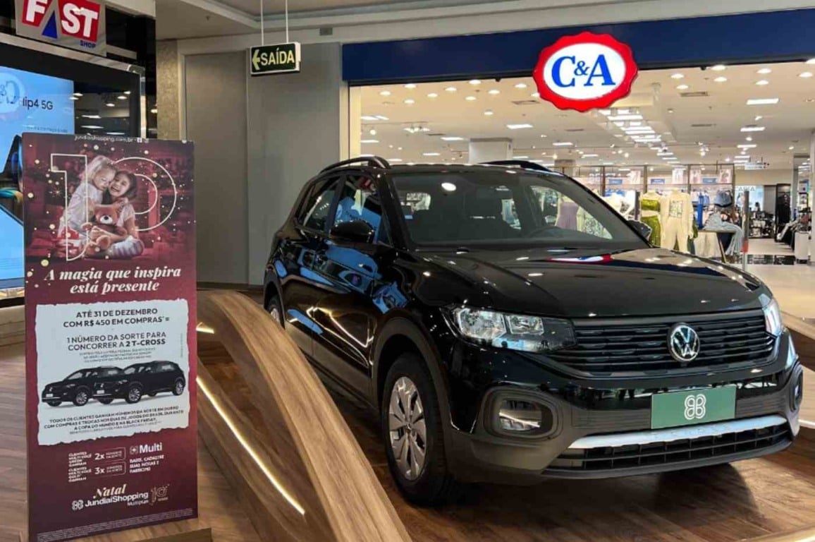 Carro no JundiaíShopping