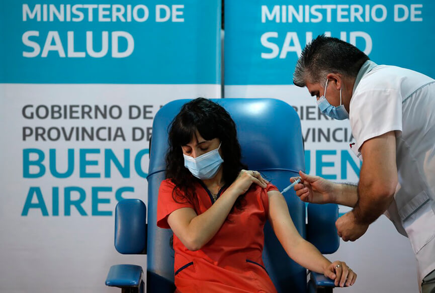 Vacina Sputnikk V. (Foto: Natacha Pisarenko/AP)