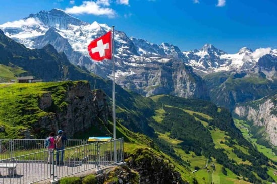 Suíça e Noruega lideram ranking de IDH; Brasil cai duas posições