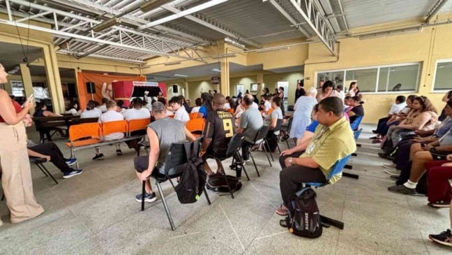 ‘Eduardo para o trânsito de maneira divertida’ levou alegria e ensinamentos para os jovens (Foto: Divulgação/ APAE Jundiaí)