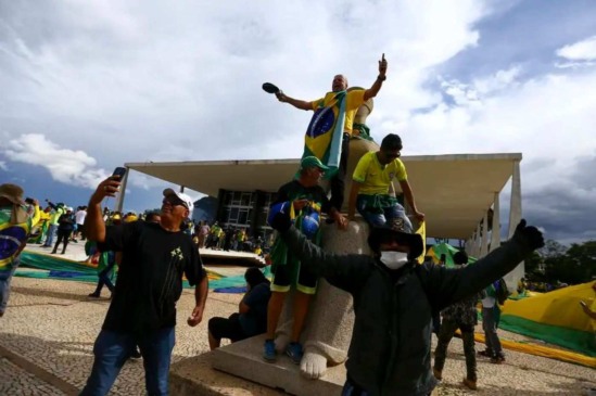 Um ano após tentativa de golpe, Supremo Tribunal Federal mantém 66 presos