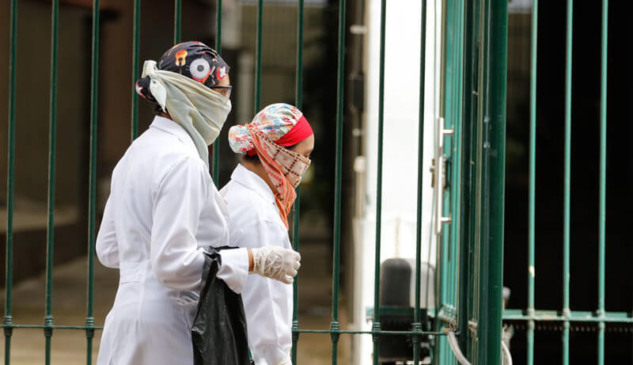 Pessoas utilizando máscaras nas ruas