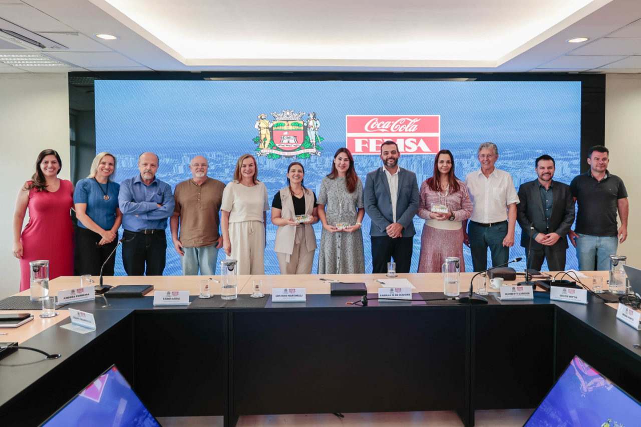 Prefeito de Jundiaí com representantes da Coca-Cola FEMSA Brasil.