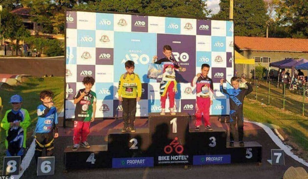 Equipe de BMX de várzea paulista sobe ao pódio de campeonato