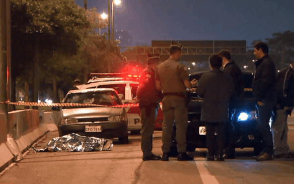 Criminosos morreram ainda no local. (Foto: Reprodução TV Globo)