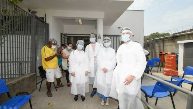 Profissionais da Saúde em ação preventiva na UBM Jadim São Camilo, em Jundiaí.