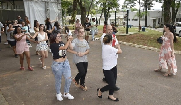 Foto de vinhateiros e vinhateiras