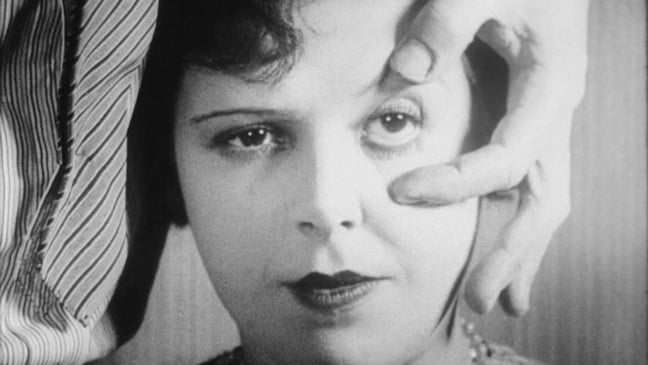 'Um Cão Andaluz' (1929), de Luis Buñuel.