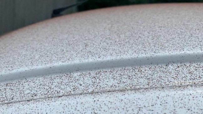 Chuva de chocolate deixou carros cobertos de chocolate na Suíça