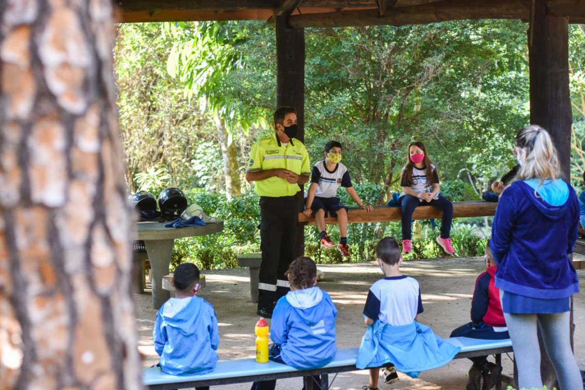 Maio Amarelo: Alunos têm aula ao ar livre sobre educação no trânsito, em Jundiaí