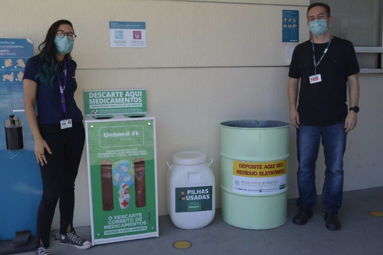 Isadora Torres Gatto, estagiária de Meio Ambiente da Siemens e Rodrigo Fernando e Silva, engenheiro na empresa