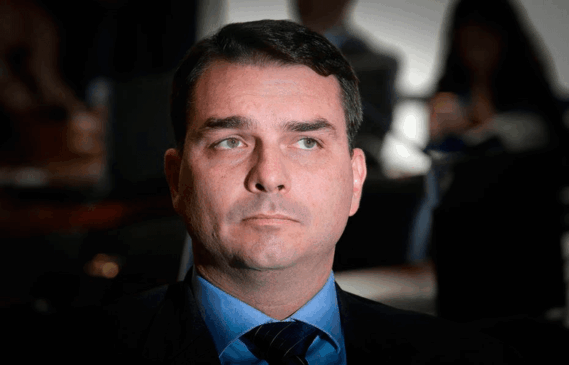 Carlos Bolsonaro é o único representante do partido no Senado, que não assinou a petição pela abertura da comissão. (Foto: Dida Sampaio/Estadão)