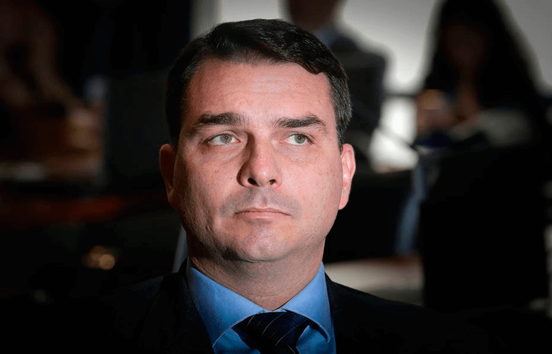 Carlos Bolsonaro é o único representante do partido no Senado, que não assinou a petição pela abertura da comissão. (Foto: Dida Sampaio/Estadão)