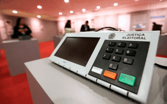 Foto de urna eletrônica