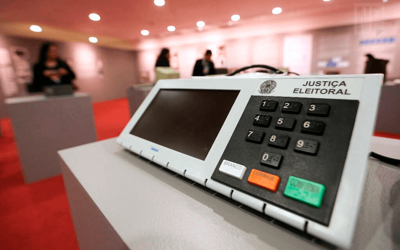 Foto de urna eletrônica