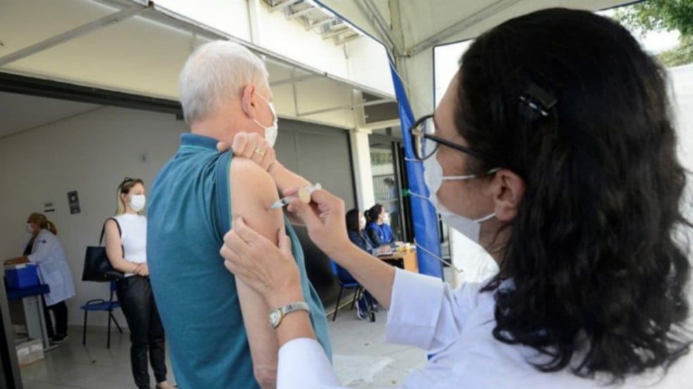 vacina-em-idoso-multivacinação