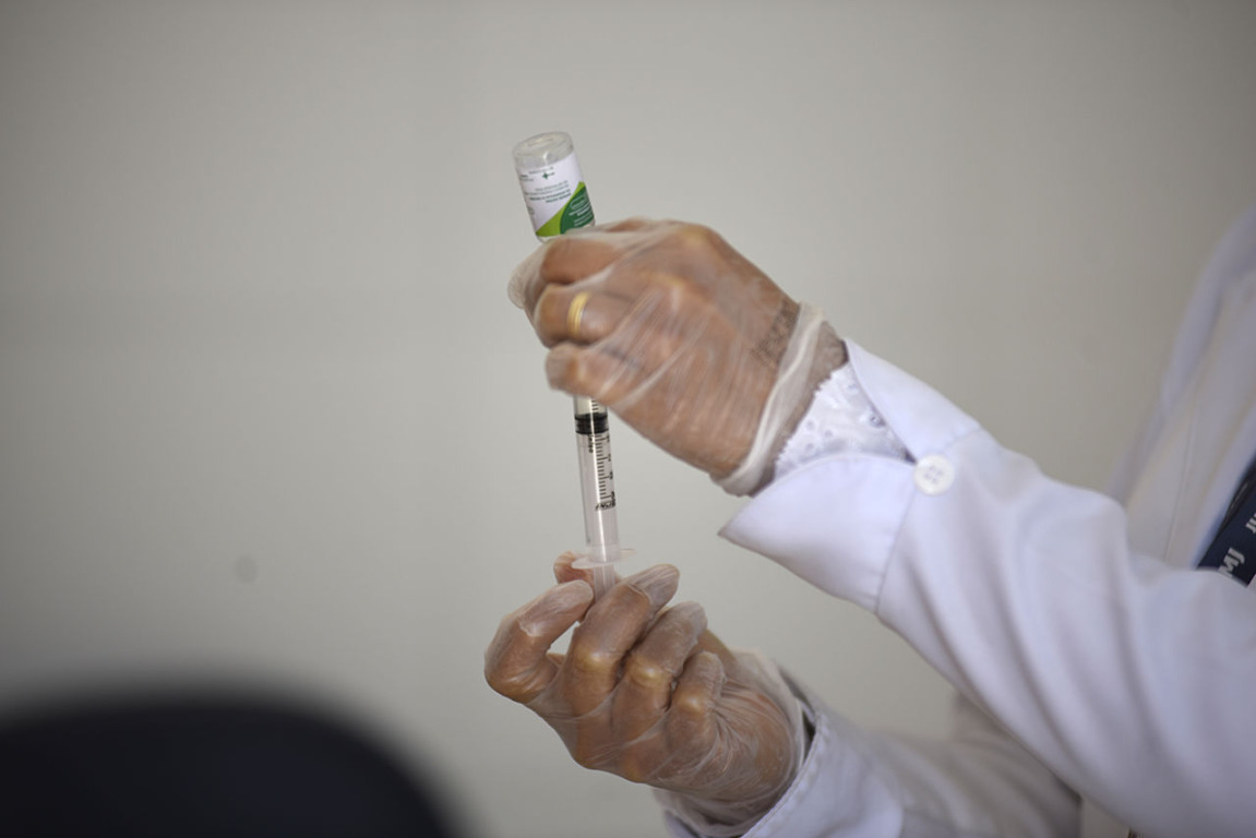 Jundiaí: Idosos que vão tomar segunda dose contra Covid devem esperar para tomar a vacina contra gripe