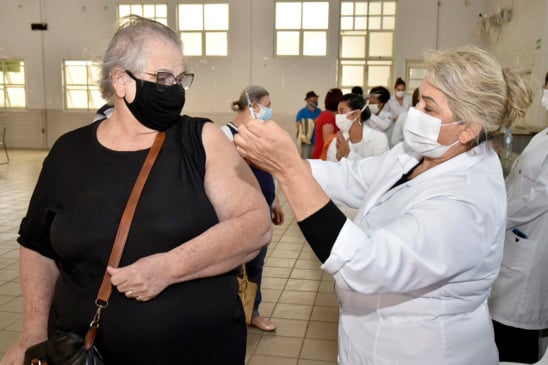 Covid: Jundiaí segue com vacinação para idosos 63+