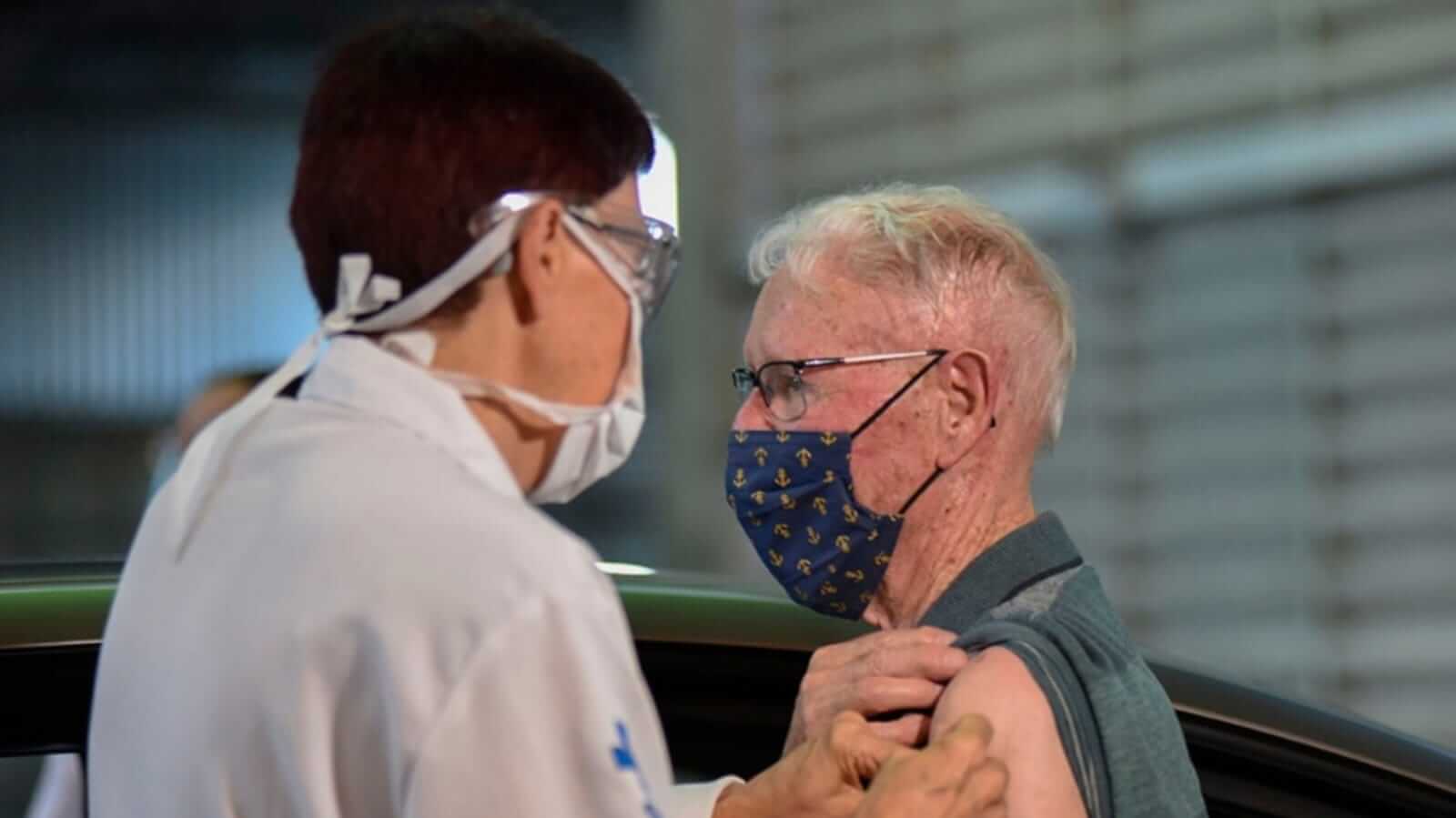 Vacinação de idosos 80+