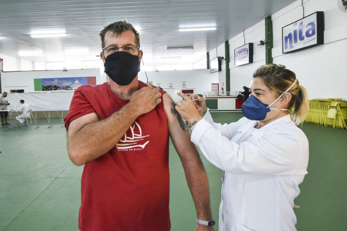 Covid: Pessoas com comorbidades começam a ser vacinadas em Jundiaí