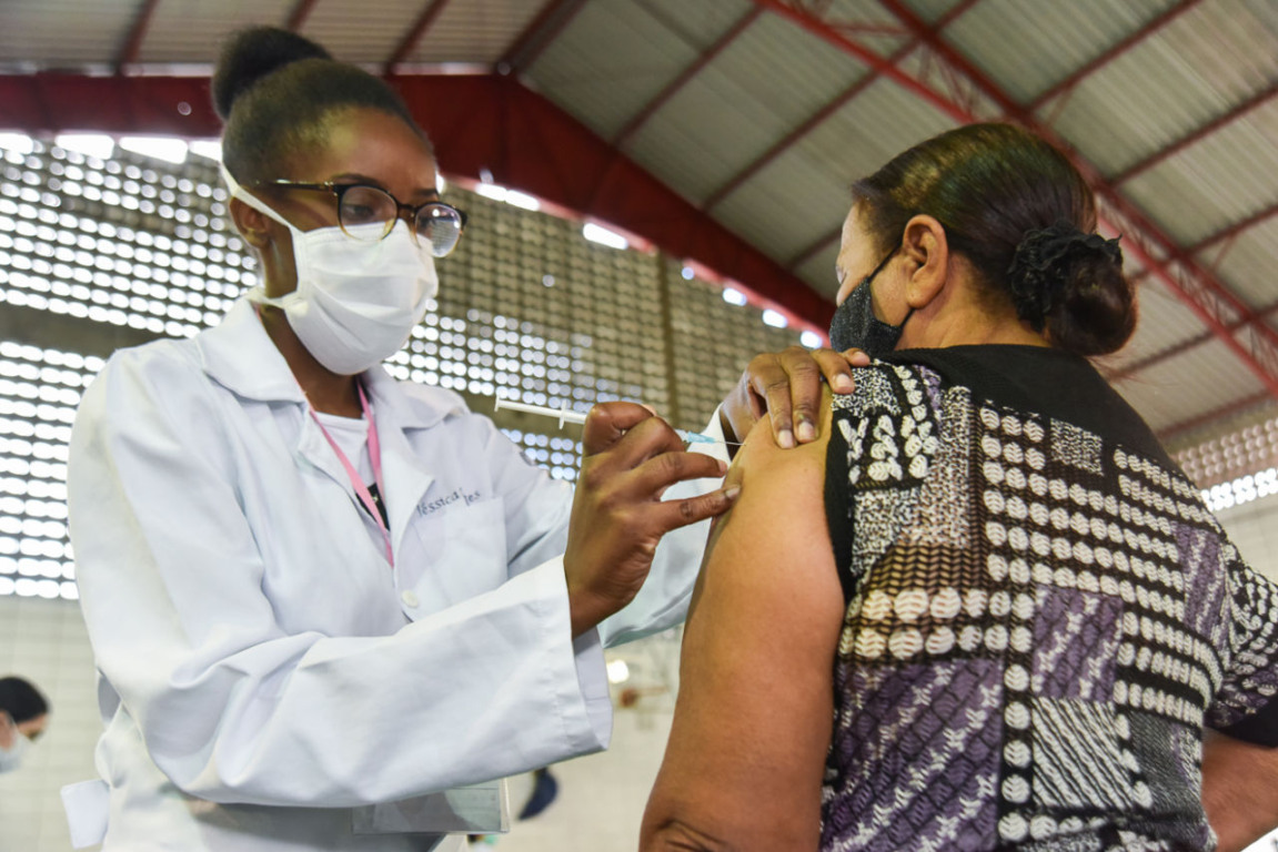 Jundiaí registra 150 acessos por minuto para agendamento da vacina Jundiaí registra 150 acessos por minuto para agendamento da vacina