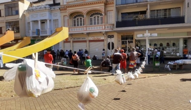 Foto de varal solidário