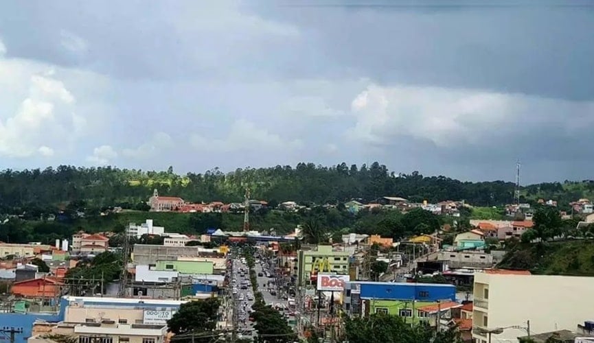Avenida Fernão Dias Paes Leme, em Várzea Paulista