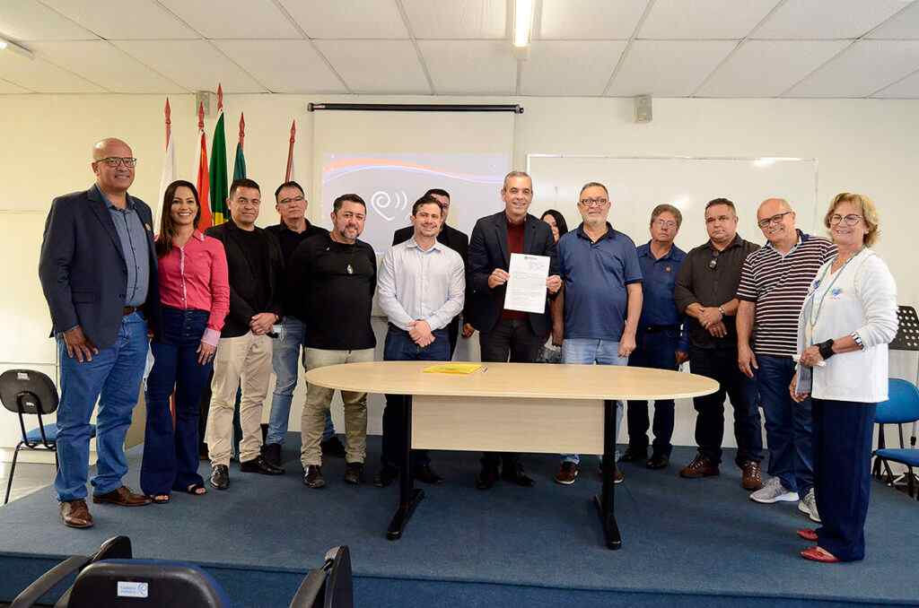 varzea-paulista-e-ateal-firmam-acordo-compressed