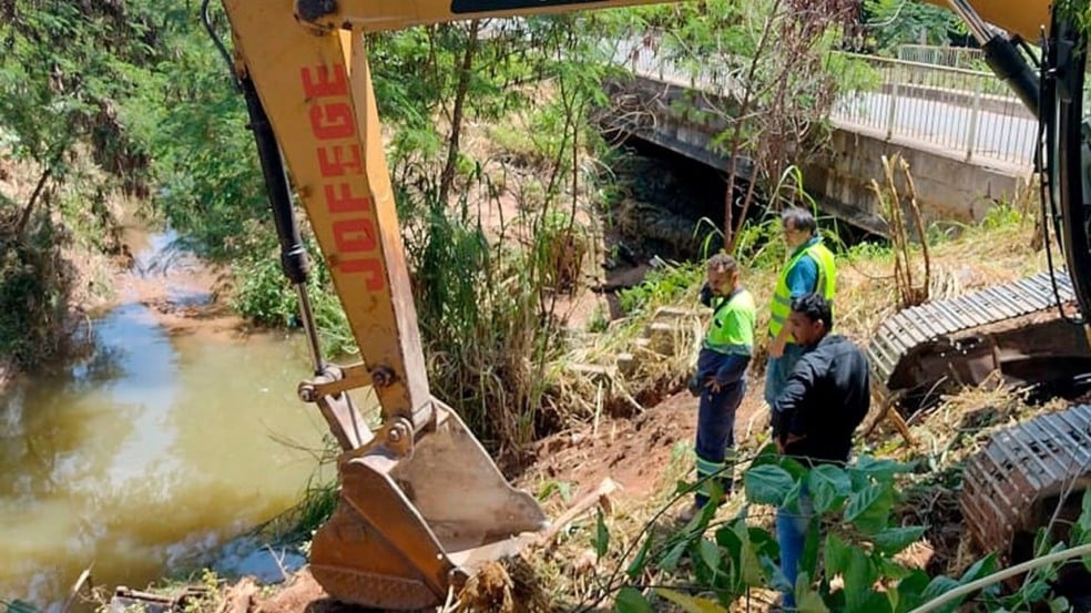 Prefeitura de Várzea Paulista inicia obra emergencial em trecho de córrego