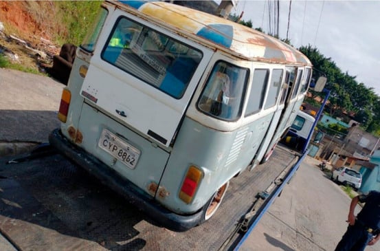 Veículos abandonados em Várzea Paulista. (Foto: Divulgação)