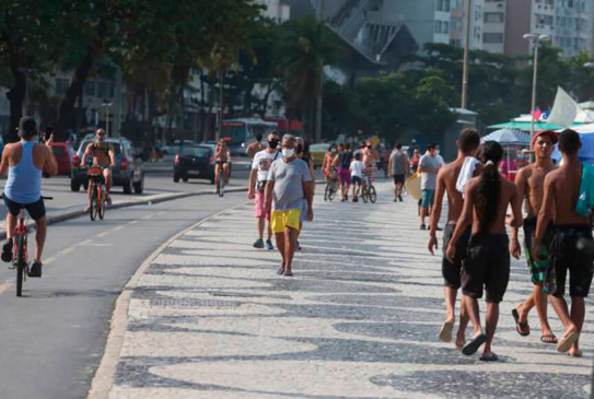 Covid-19 no verão. (Foto: Cléber Mendes)