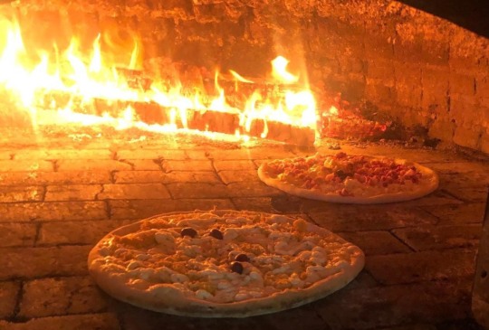 Grendacc e Pizzaria Vesúvio se unem para comemoração em dobro