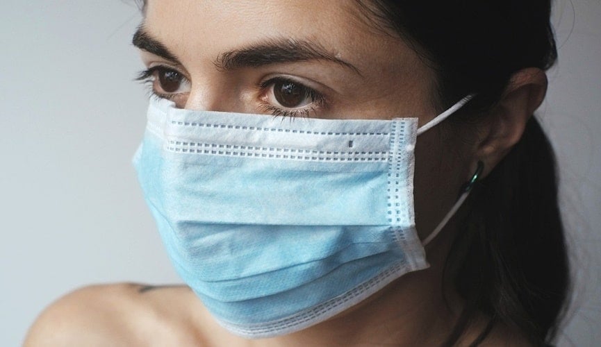 Foto de mulher de máscara