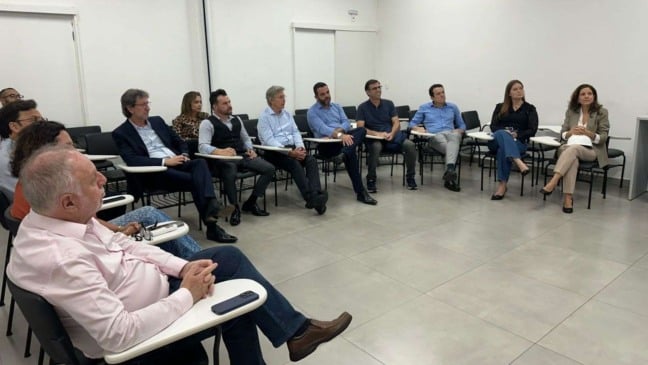 Reunião entre autoridades municipais de Jundiaí.