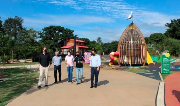 vice-prefeito Gustavo Martinelli em visita ao Parque Mundo das Crianças