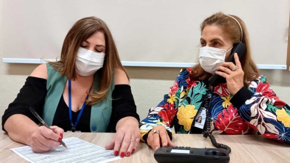 Rosangela e Maria Claudete durante trabalho voluntário no Hospital São Vicente