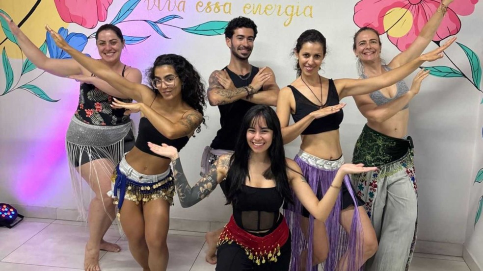 Artistas do espetáculo viva guizáh