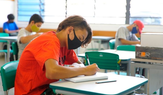 Volta às aulas será com rodízio de alunos