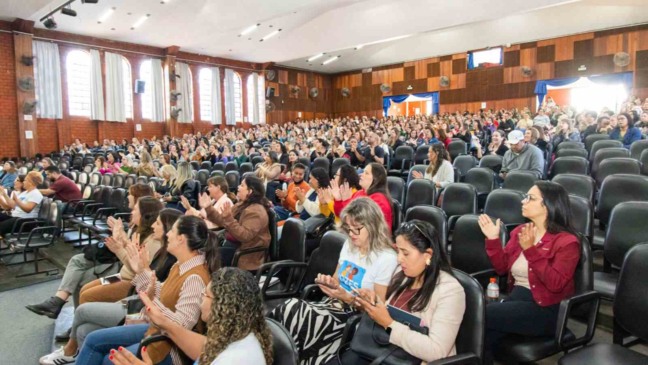Público no evento Vozes da Infância em Jundiaí.