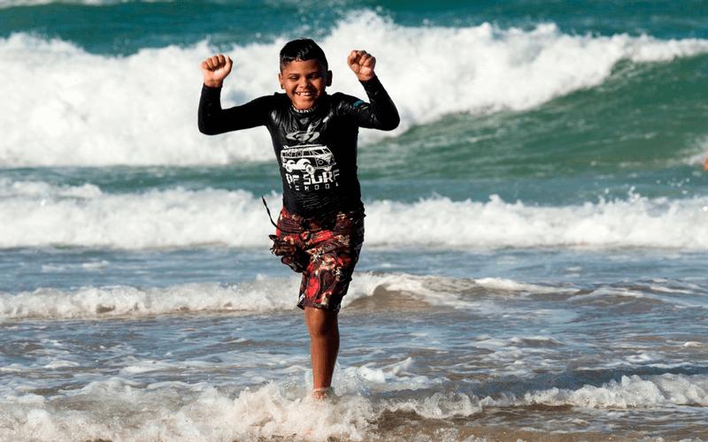 Juan encontrou no surfe uma forma de superar o câncer (Foto: Camila Lima/Sistema Verdes Mares)