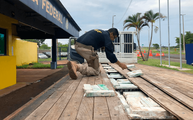 Carga foi apreendida em Ourinhos. (Foto: Reprodução Diogo Nolasco/TV TEM)