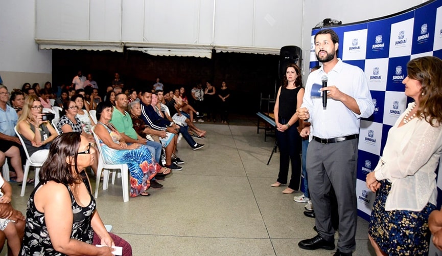 Prefeito Luiz Fernando Machado, ao lado da superintendente da Fumas, Solange Marques