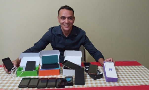 Professor de Várzea Paulista arrecada celulares para doar aos alunos sem acesso à internet