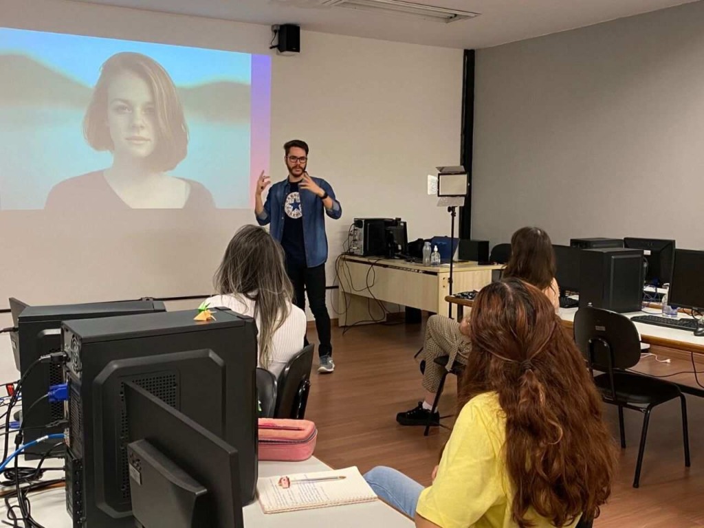 Cursos são oferecidos para a população em geral, gratuitamente