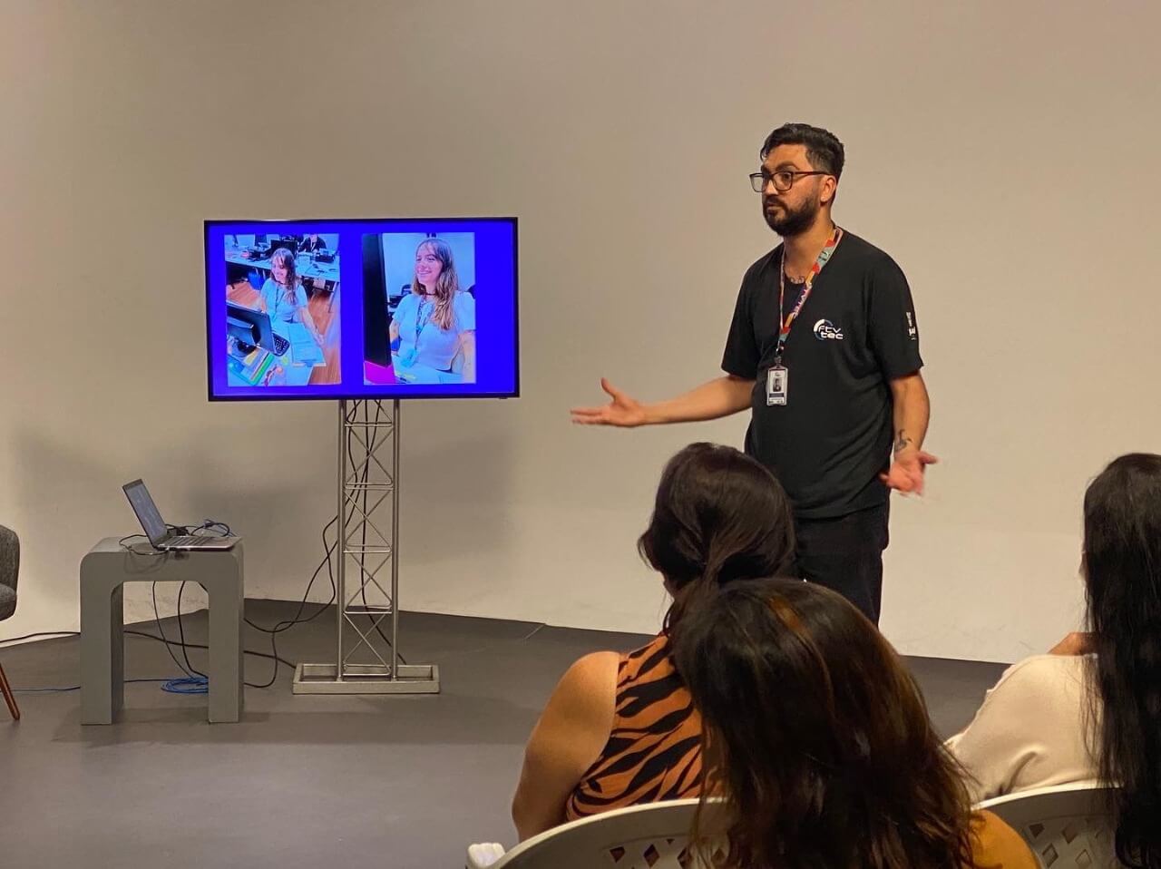 Professor apresenta tema sobre edição de imagem